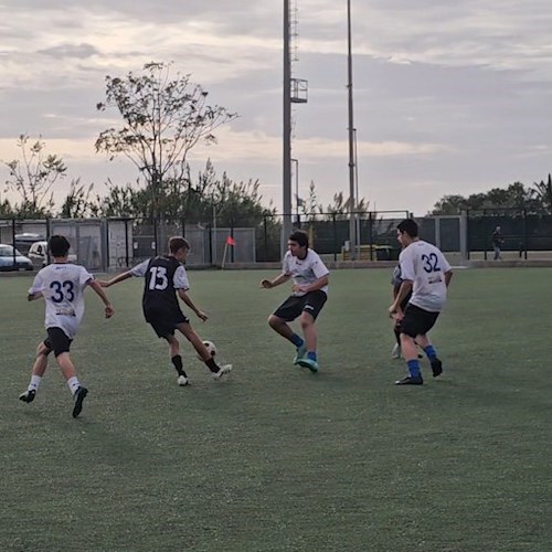 I giovani del Forio United ricordano Cheikh Touré: «A 18 anni si deve sognare, non morire»