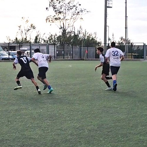 I giovani del Forio United ricordano Cheikh Touré: «A 18 anni si deve sognare, non morire»