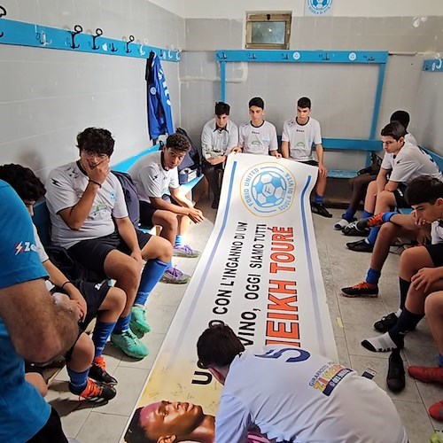 I giovani del Forio United ricordano Cheikh Touré: «A 18 anni si deve sognare, non morire»