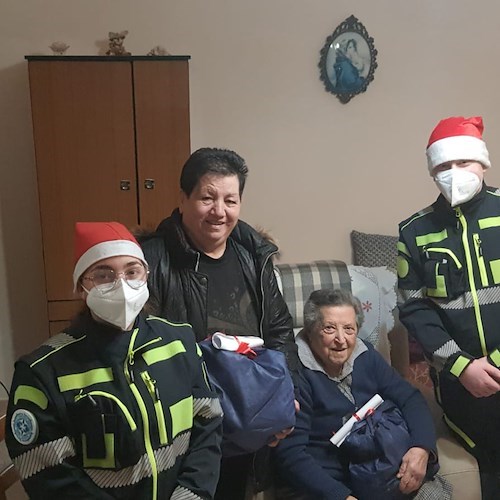 I giovani volontari della P. A. Resilienza fanno visita agli anziani di Conca dei Marini