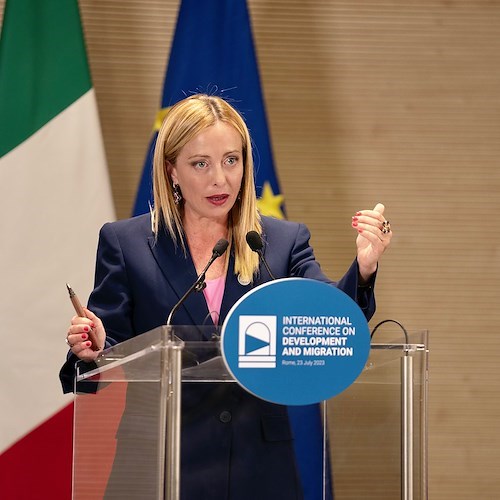 I leader del Mediterraneo si riuniscono a Roma, Meloni: «Impegno comune contro i trafficanti». Per Von der Leyen «un'opportunità per fare squadra»