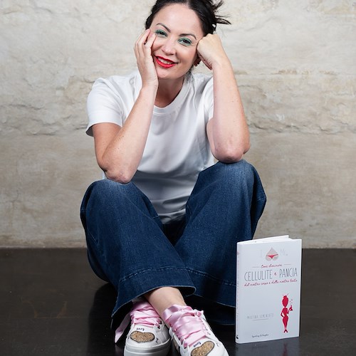 "I love me, I love cellulite": Martina Semenzato presenta a Maiori il suo libro sulla normalizzazione del corpo