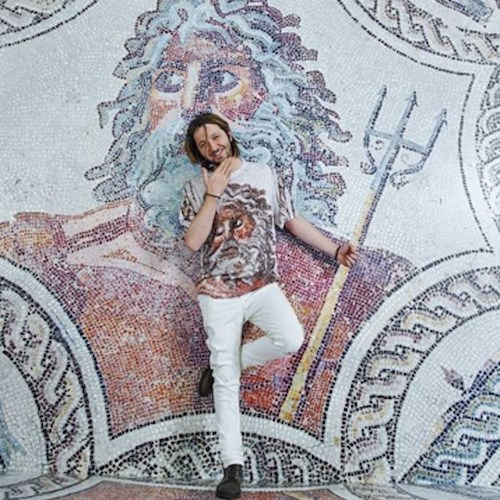 I mosaici del duomo di Salerno su abito di OVS per finanziare restauri