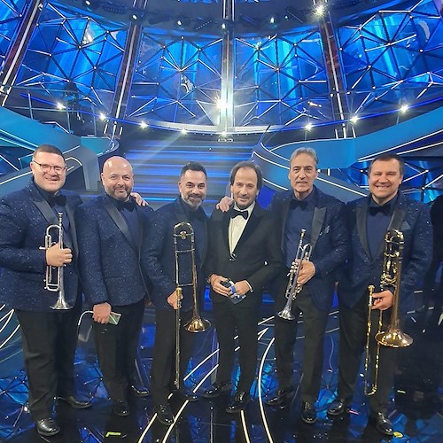 I musicisti vietresi Enzo De Rosa e Sergio Vitale nell'orchestra del Festival di Sanremo