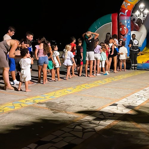 Gonfiabili a Praiano<br />&copy; P.A. Resilienza