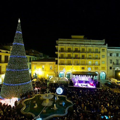 Il 5 gennaio a Cava de' Tirreni torna la Notte Bianca: Enzo Avitabile accompagnerà lo shopping in Città 