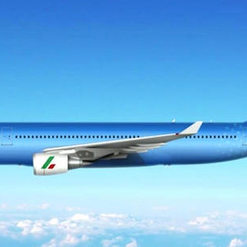 Il battesimo di Ita Airways: il nuovo aereo è azzurro