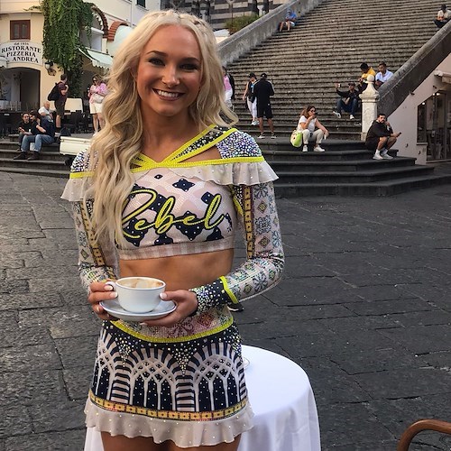 Il brand di divise da cheerleader "Rebel Athletic" sceglie la Costa d'Amalfi per uno shooting fotografico