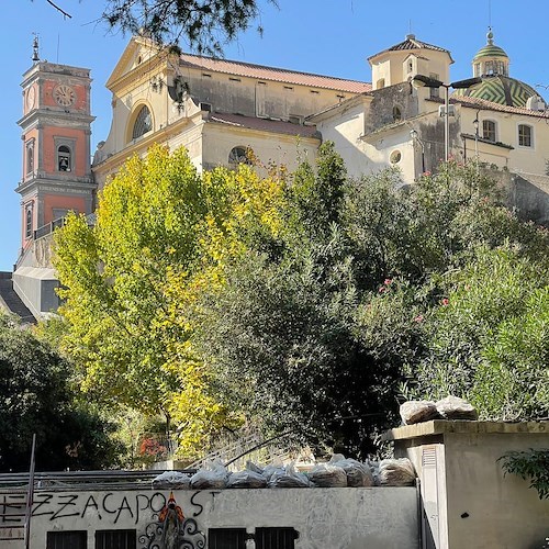 Il Comune non provvede a ripulire? Ci pensano i giovanissimi del calcetto /foto