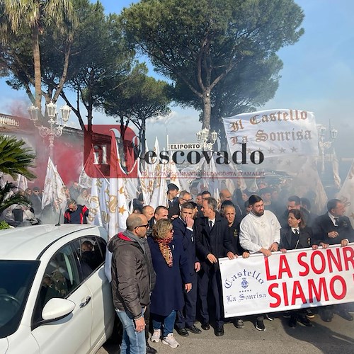 «Il lavoro è un diritto»: dipendenti in protesta all’Hotel La Sonrisa dopo la confisca definitiva<br />&copy; Leopoldo De Luise