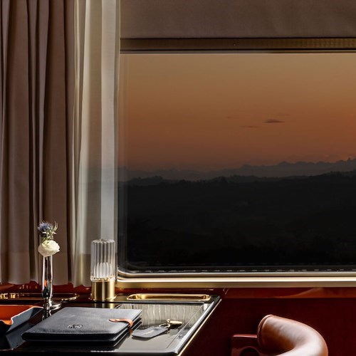 Il nuovo Orient Express da Parigi alla Costiera Amalfitana: dal 4 maggio 2026 parte il viaggio tra cultura, storia e panorami