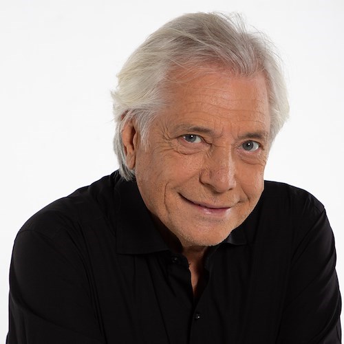 “Il poeta che non sa parlare”, Nino D’Angelo fa tappa a Paestum con il suo tour estivo
