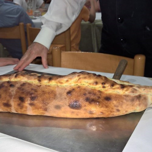Il Ristorante Pizzeria "Il Pinguino" di Scala cerca personale per la stagione 2022