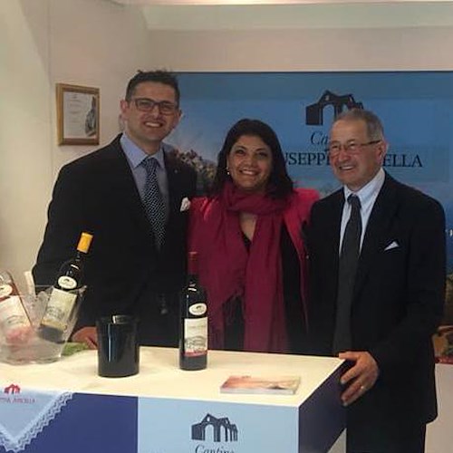 Il vino “Costa d’Amalfi Tramonti Bianco Colle Santa Marina” della cantina Apicella vince il Premio Sole Luigi Veronelli