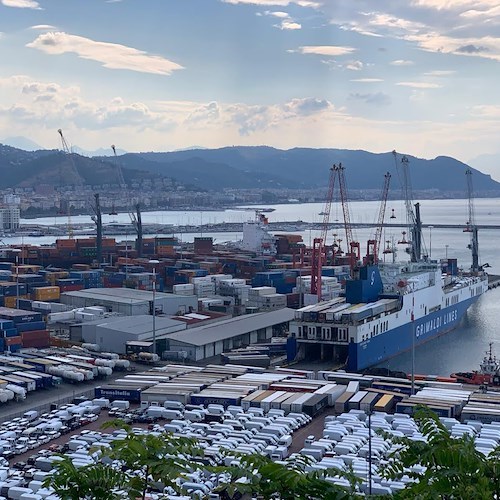 Immetteva monete false in Francia, eseguito un mandato di arresto europeo al porto di Salerno 