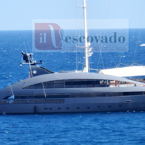 In Costa d'Amalfi arriva "Ocean Pearl", il superyacht a forma di "squalo" /FOTO