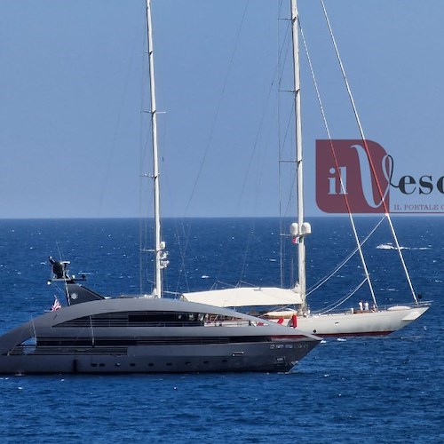 In Costa d'Amalfi arriva "Ocean Pearl", il superyacht a forma di "squalo" /FOTO