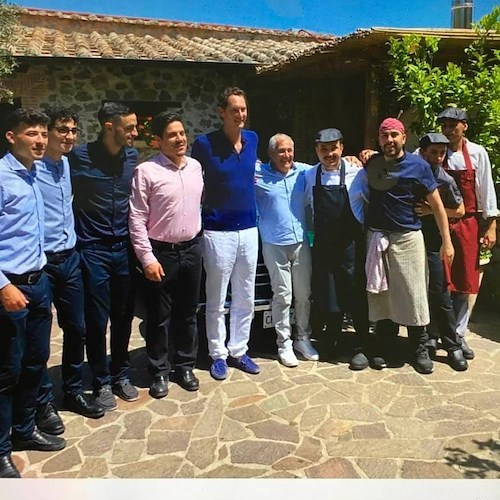 In Costa d'Amalfi c'è John Elkann: presidente della Ferrari ospite alla Trattoria da Lorenzo