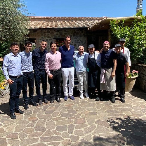 In Costa d'Amalfi c'è John Elkann: presidente della Ferrari ospite alla Trattoria da Lorenzo