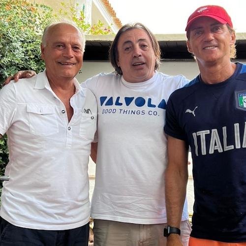 In Costa Smeralda Enzo Mammato assiste alla reunion tra Roberto Mancini e il suo ex capitano Franco Colomba
