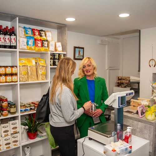 Inaugurata ieri sera a Minori una nuova attività: O' Frozen Shop, surgelati di qualità
