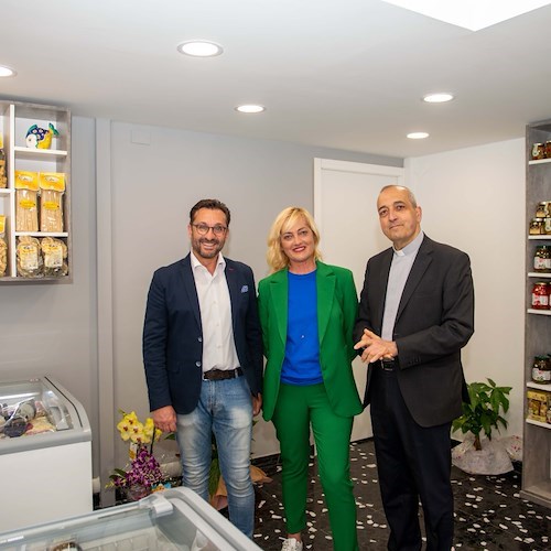 Inaugurata ieri sera a Minori una nuova attività: O' Frozen Shop, surgelati di qualità
