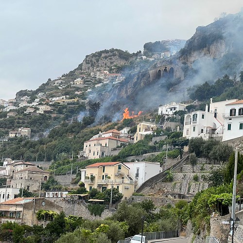 Incendio a Conca dei Marini<br />&copy; Massimiliano D'Uva