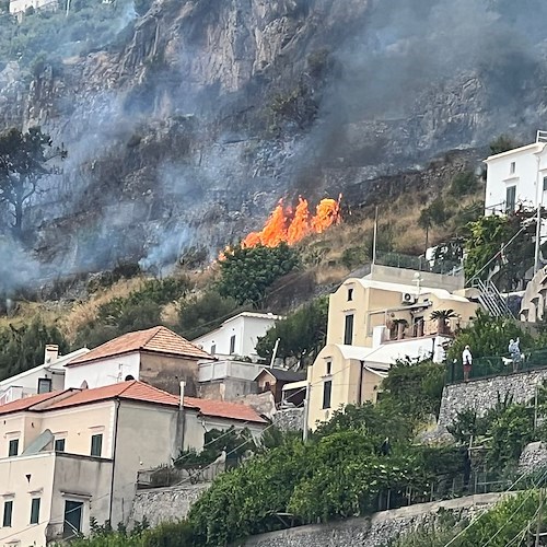 Incendio a Conca dei Marini<br />&copy; Massimiliano D'Uva