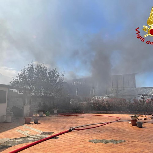 Incendio alla "Sud Frutta Nocerina": evitato il peggio grazie all'intervento dei vigili del fuoco