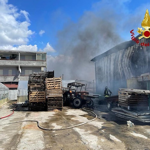 Incendio alla "Sud Frutta Nocerina": evitato il peggio grazie all'intervento dei vigili del fuoco
