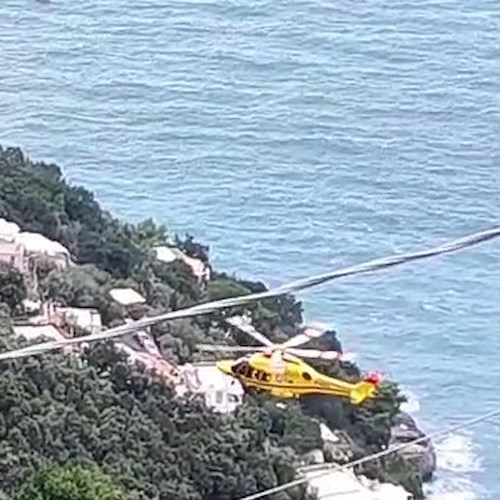 Inciampa nel Vallone Porto, elisoccorso per turista straniera a Positano