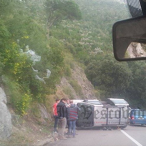Incidente a Capo d'Orso, si ribalta auto di turisti stranieri