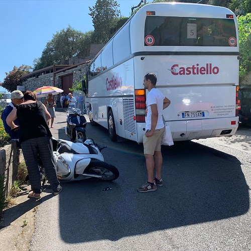 Incidente a Castiglione, scooter contro bus turistico [FOTO]