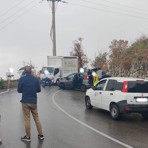 Incidente a Corbara, auto sbanda e finisce contro camioncino /FOTO