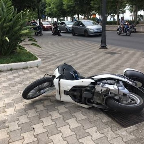 Incidente a Maiori: scooter contro auto, 24enne in ospedale [FOTO]