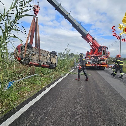 Incidente a Pontecagnano: auto si ribalta, alla guida donna incinta illesa