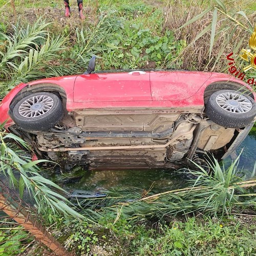 Incidente a Pontecagnano: auto si ribalta, alla guida donna incinta illesa
