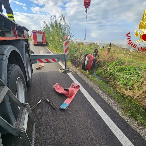 Incidente a Pontecagnano: auto si ribalta, alla guida donna incinta illesa