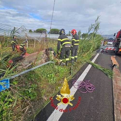 Incidente a Pontecagnano: auto si ribalta, alla guida donna incinta illesa