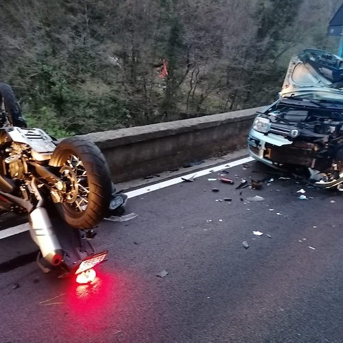 Incidente a Ravello: moto contro auto, giovani in ospedale [FOTO]