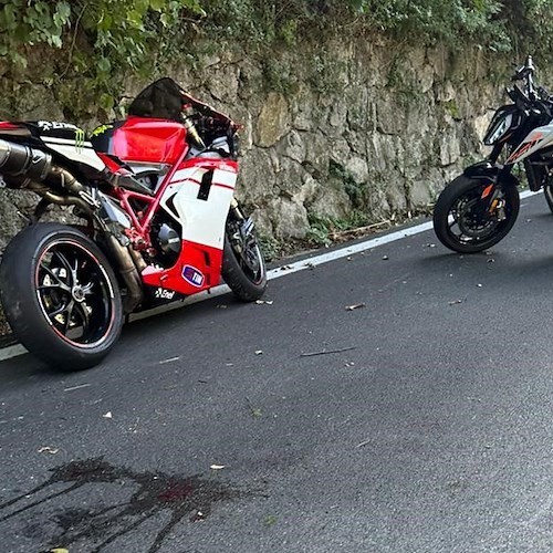 Incidente al Valico di Chiunzi, centauro in ospedale