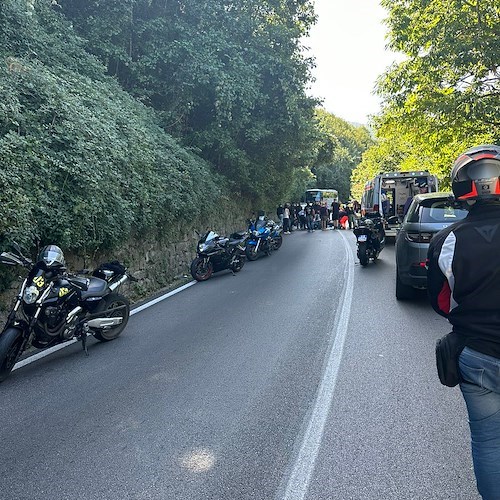 Incidente al Valico di Chiunzi, centauro in ospedale
