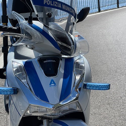 Incidente auto-moto sulla Statale Amalfitana, in località "Torricella". Ragazzo in ospedale