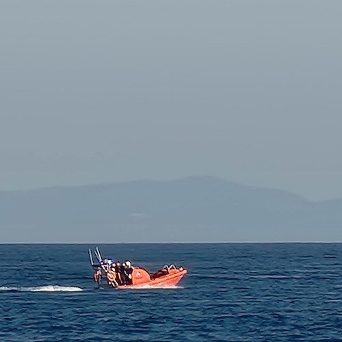 Incidente in mare a Cetara: momenti di angoscia e attesa per il giovane disperso