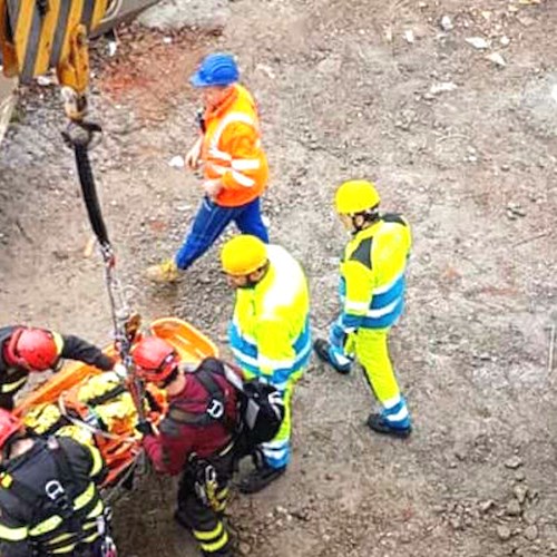 Incidente sul lavoro a Minori, operaio 53enne finisce in ospedale. Indagano i Carabinieri