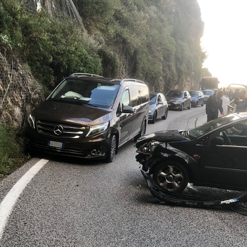 Incidente tra due auto a Furore: autista Ncc in ospedale / FOTO 