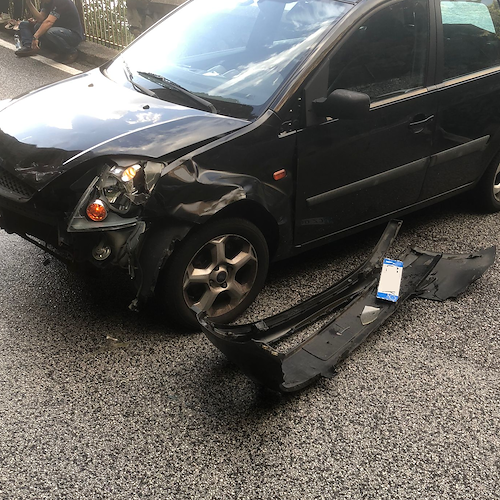 Incidente tra due auto a Furore: autista Ncc in ospedale / FOTO 