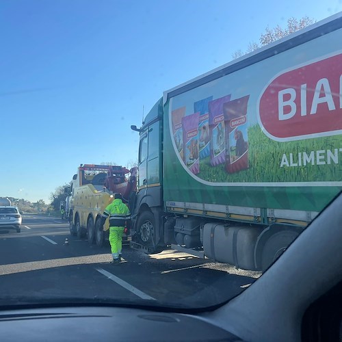 Incidente tra due Tir sull'A1 Roma-Napoli: traffico in tilt /FOTO