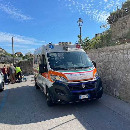 Incidente tra scooter a Minori, conducenti in ospedale /FOTO
