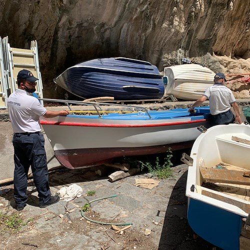 Indagini a tutto campo al Fiordo di Furore: sequestrata area ricovero barche, si attendono le carte dal Comune [FOTO]